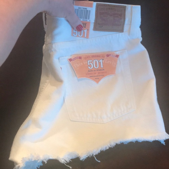 NWT Levi’s Original Fit 501 Jean White Shorts!! - Picture 3 of 3